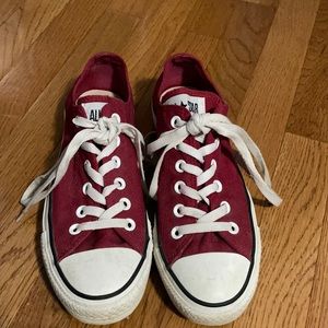 Dark red low top Converse